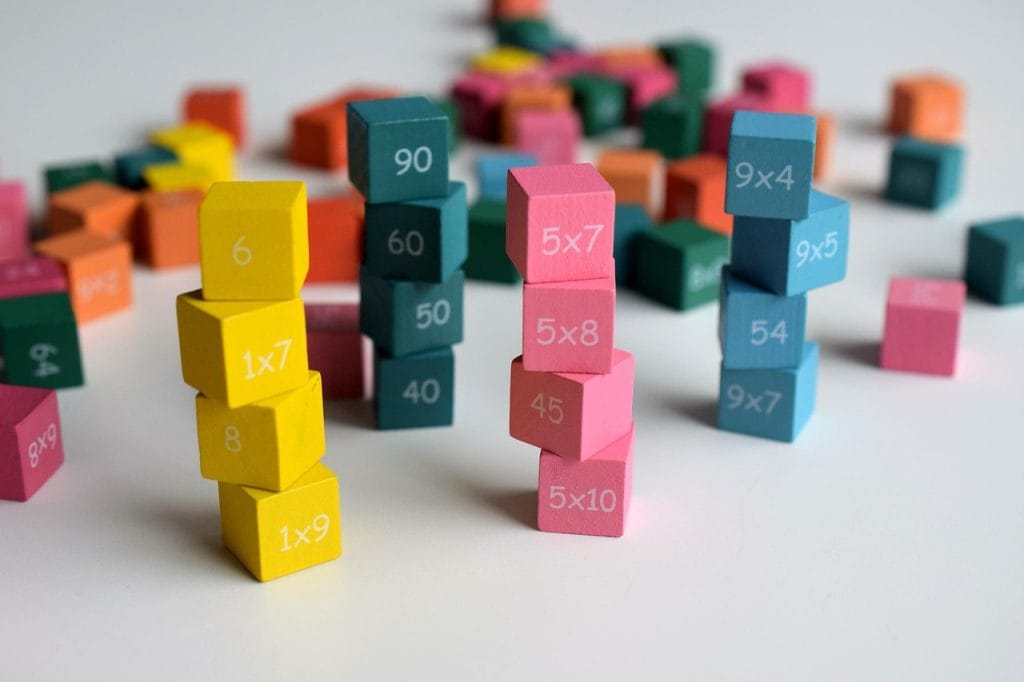 color school numbers cubes math 4503279